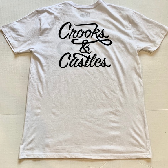 Crooks and castles tee and Popular snap back cap - Picture 3 of 6